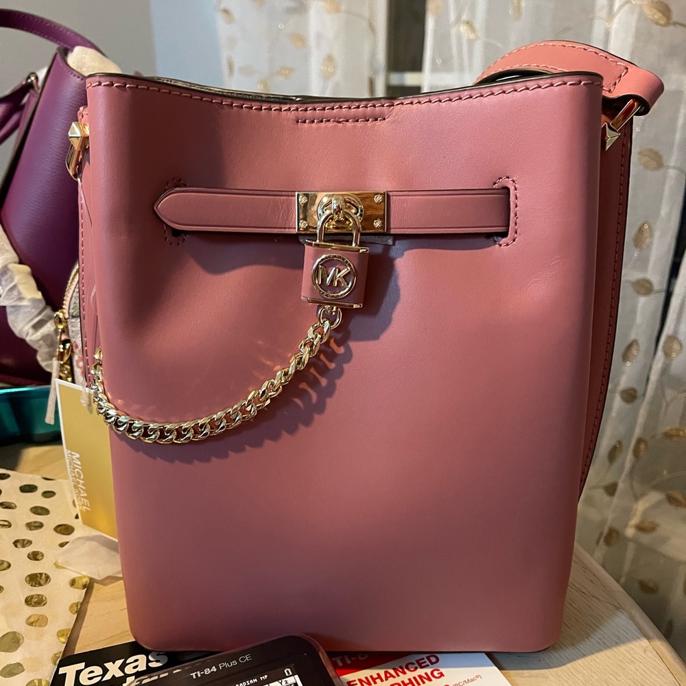NWT MICHAEL KORS BUCKET BAG